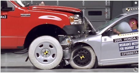 Es más probable sobrevivir a un choque contra un SUV que contra una pick-up